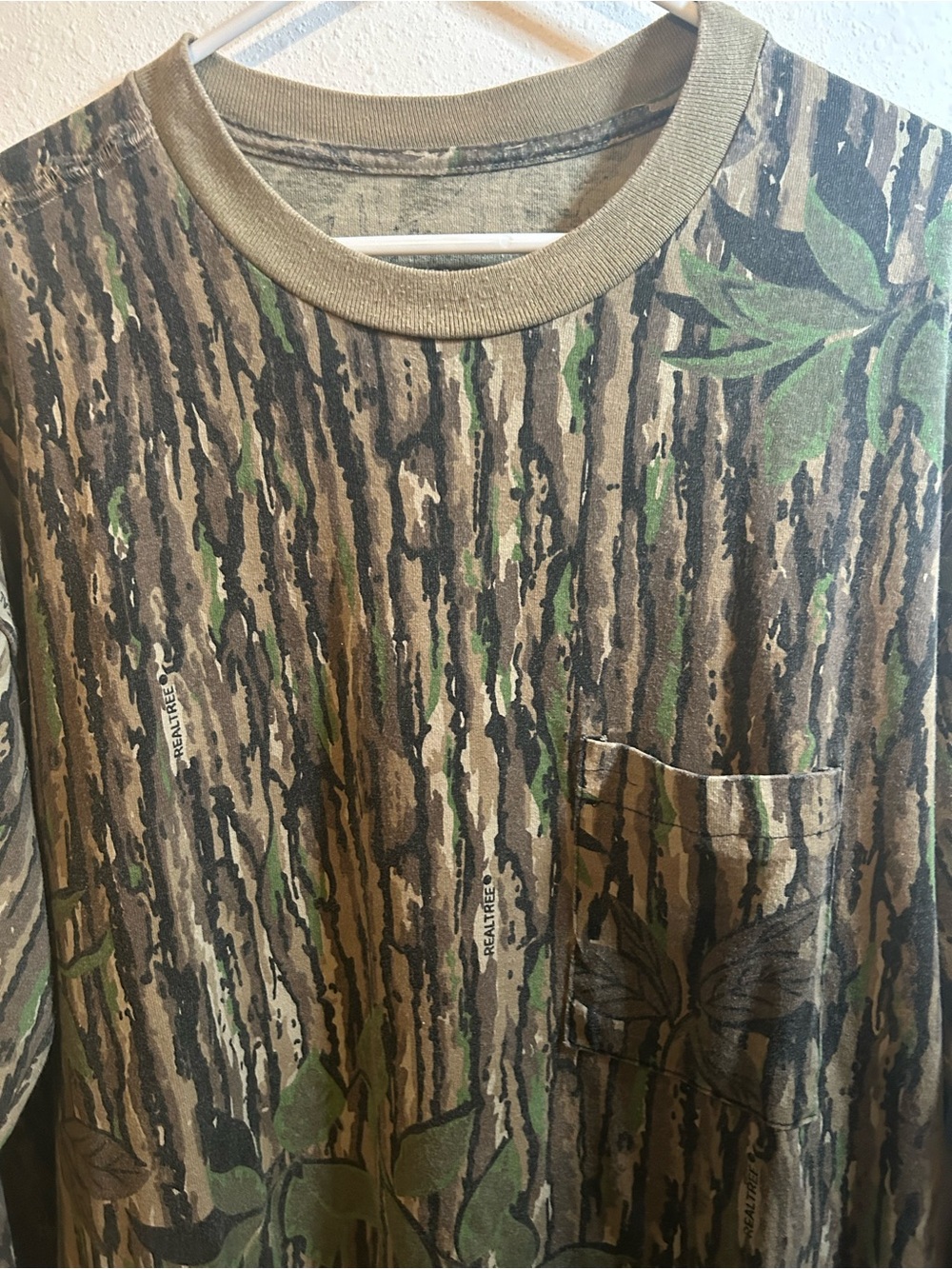 Vintage rare 90s Realtree Hardwoods Camo Long Sleeve Pocket T-Shirt XL